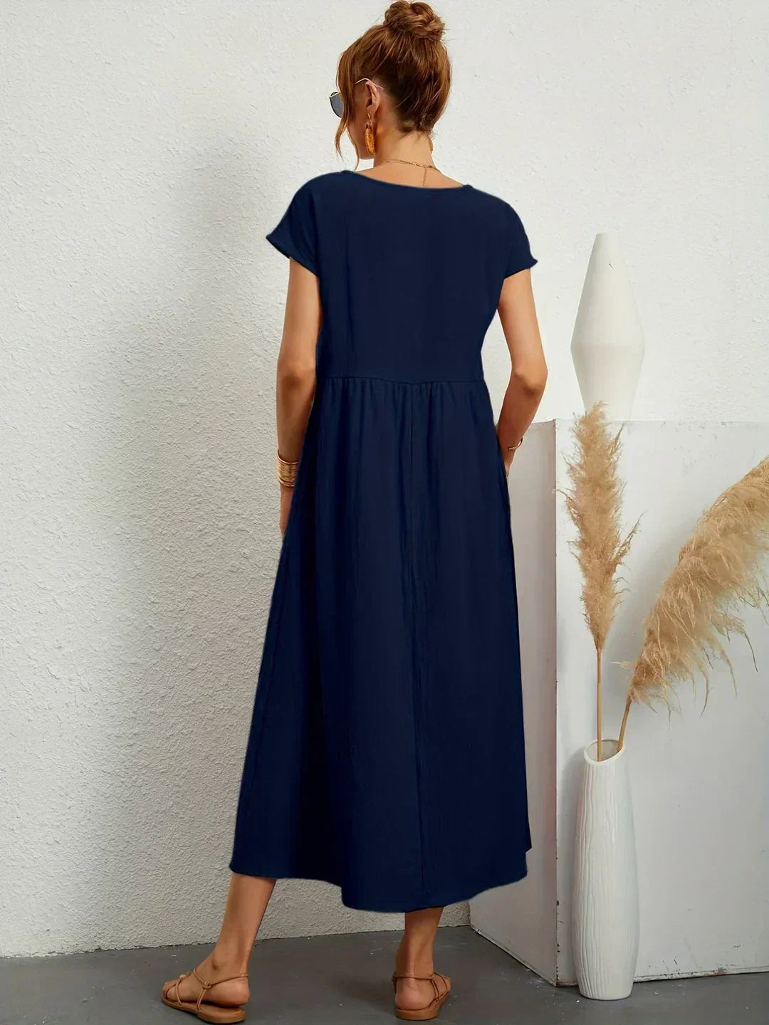 HEIKE | ELEGANT MIDI DRESS WITH A CLASSIC FLOW
