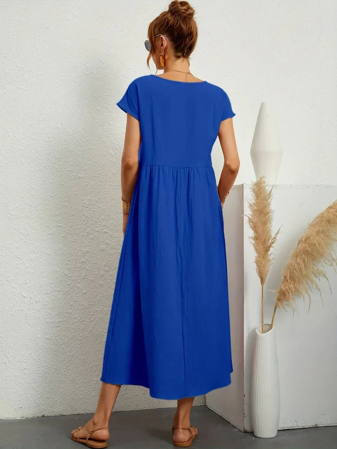 HEIKE | ELEGANT MIDI DRESS WITH A CLASSIC FLOW