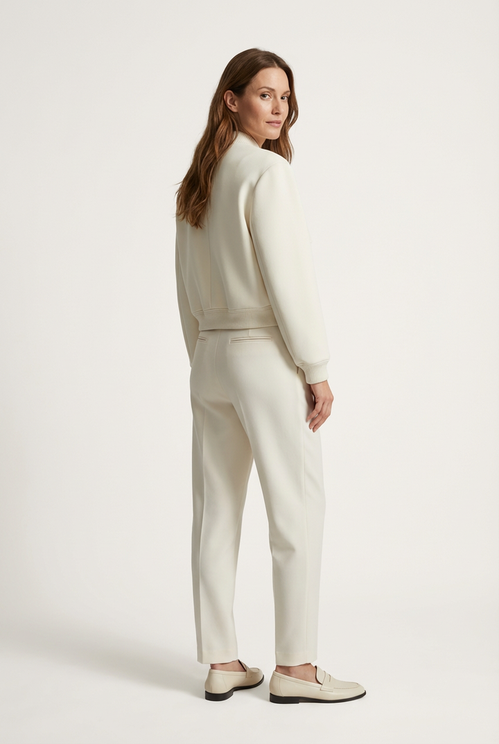 Structured Womens Sleeveless Jacket with Zip Front Fit